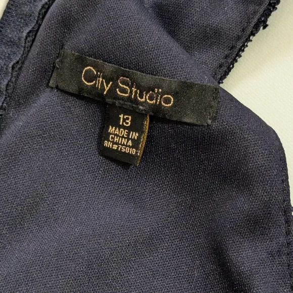 City Studio 2 Piece Lace Peekaboo A-Lined Flyaway Formal Gown W/ Pockets - Picture 2 of 14